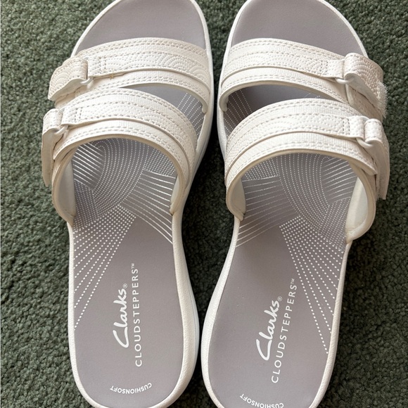 Clarks Women's White Breeze Piper Slide Sandals Cloudsteppers. 6M - Picture 1 of 8